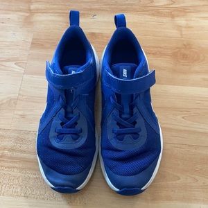Good condition kids nike shoes